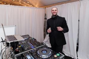 DJ
